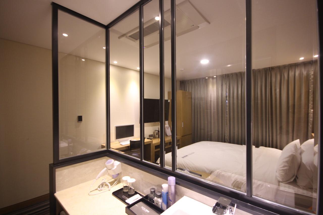 Mbn Hotel Changwon Extérieur photo