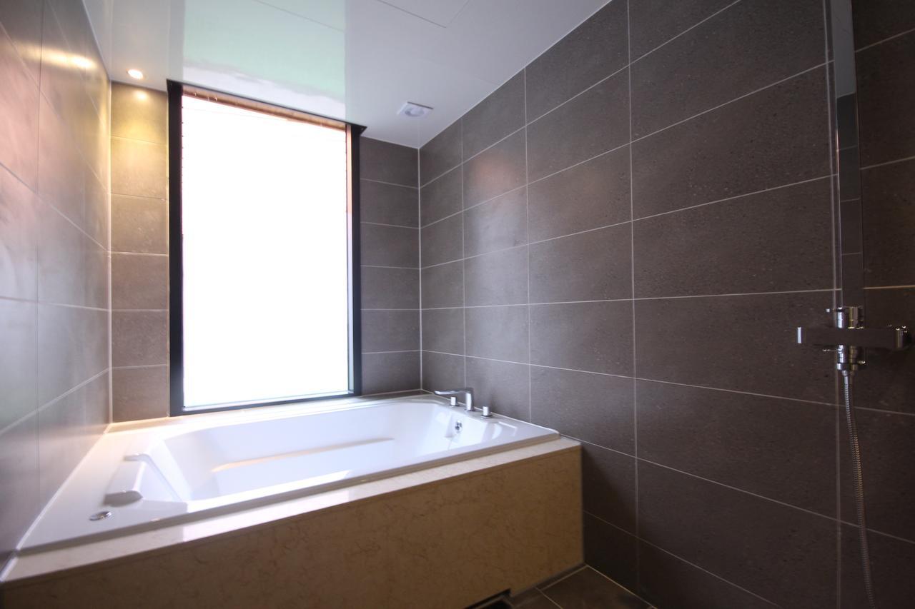 Mbn Hotel Changwon Extérieur photo