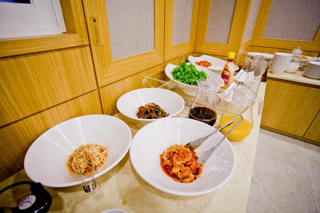 Mbn Hotel Changwon Extérieur photo