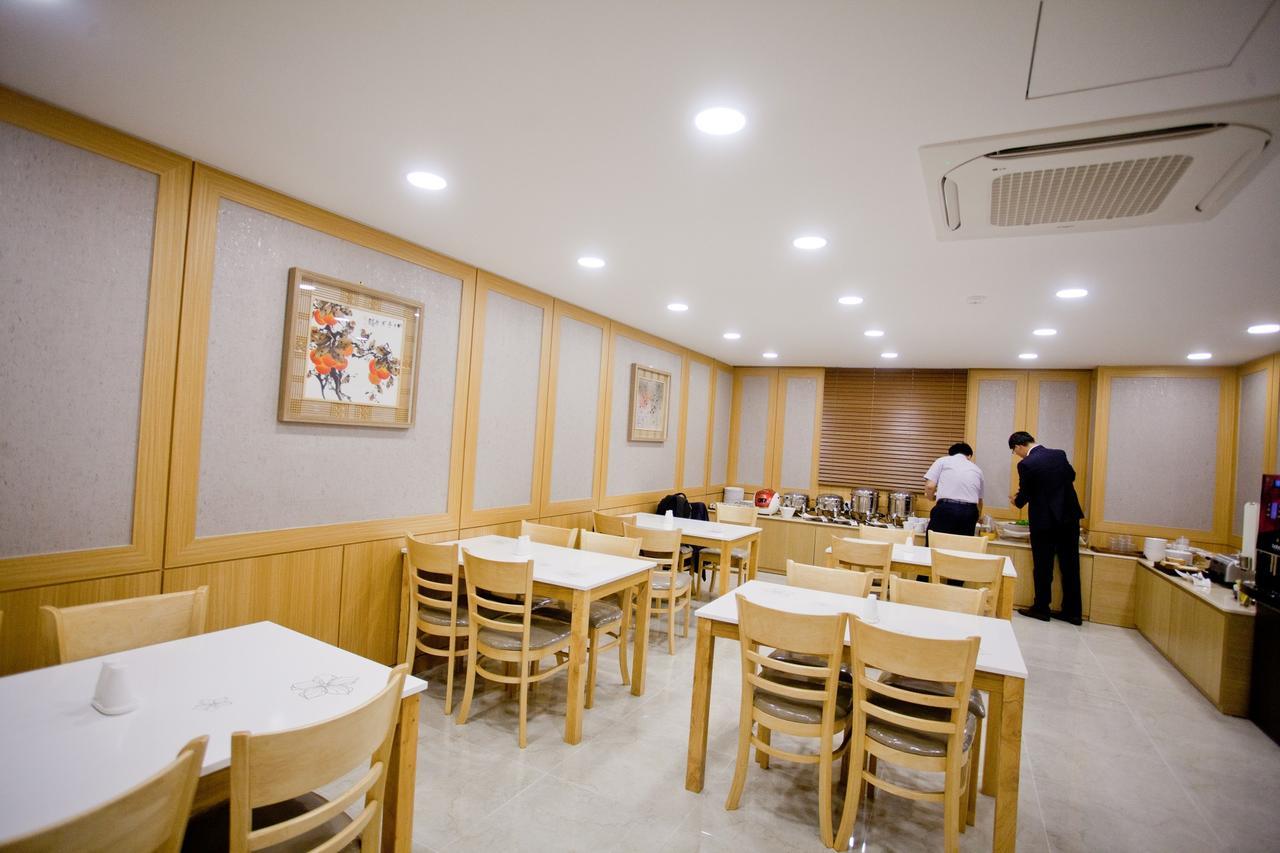 Mbn Hotel Changwon Extérieur photo