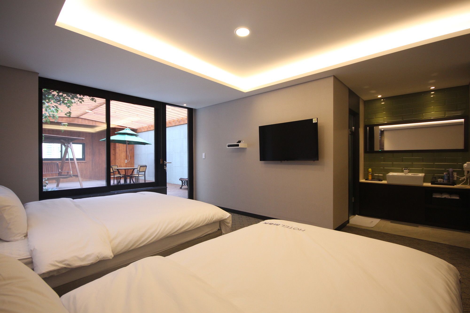 Mbn Hotel Changwon Extérieur photo