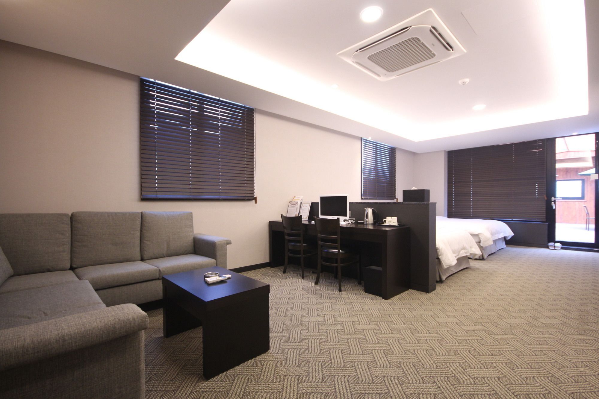 Mbn Hotel Changwon Extérieur photo